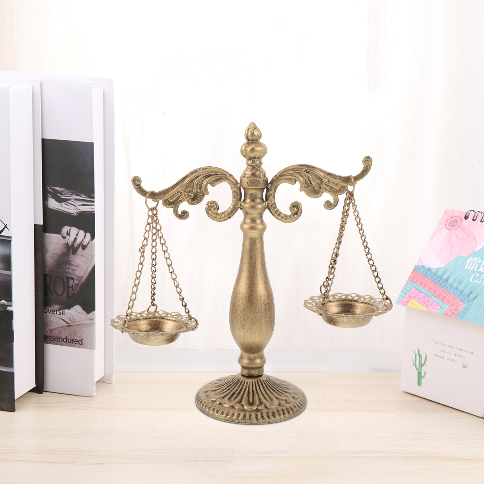 Home Office With Library - Bilancia Vintage in Metallo Stile Retrò,
